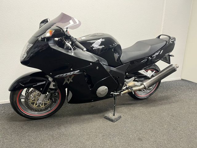 honda - cbr-1100--xx-super-blackbird