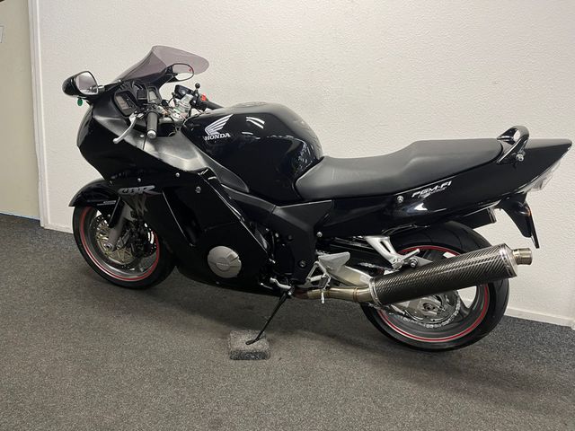 honda - cbr-1100--xx-super-blackbird