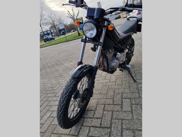 yamaha - xg-250-tricker