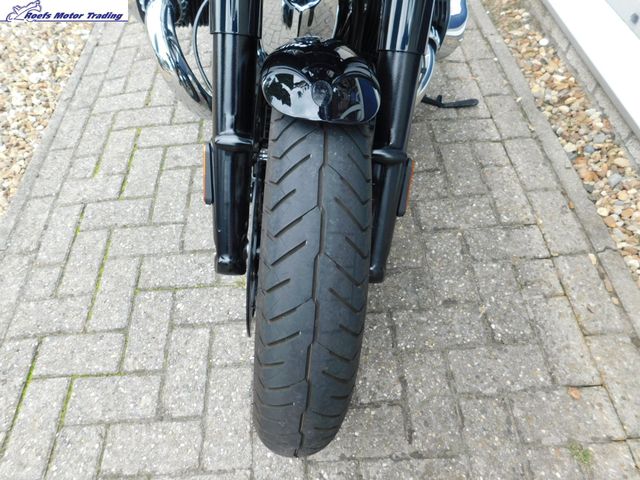 bmw - r-18