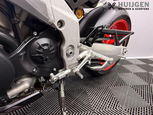 aprilia - tuono--v4-1100-factory