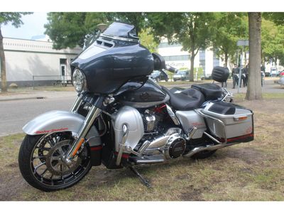 HARLEY-DAVIDSON STREET GLIDE FLHXI – foto 3