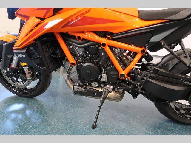 ktm - 1390-super-duke-r