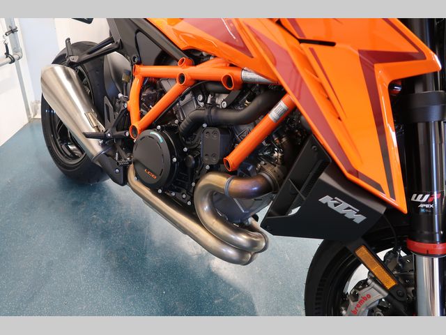 ktm - 1390-super-duke-r