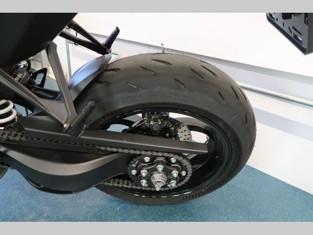 ktm - 1390-super-duke-r