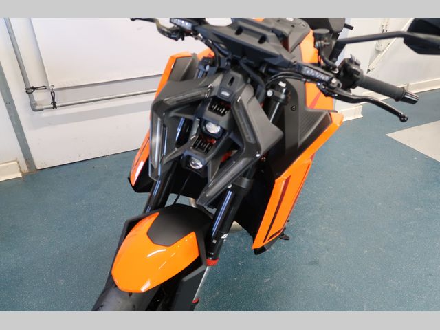 ktm - 1390-super-duke-r