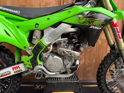 KAWASAKI KXF 250 – foto 4