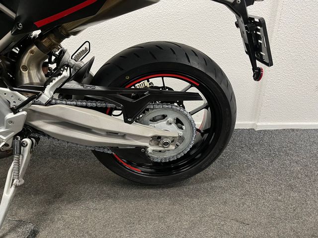 aprilia - dorsoduro-750