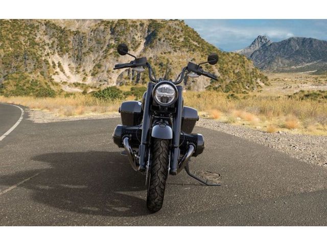 bmw - r-18-rocktane