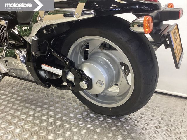 suzuki - m-1500-intruder