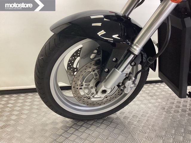 suzuki - m-1500-intruder