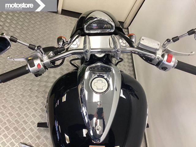 suzuki - m-1500-intruder