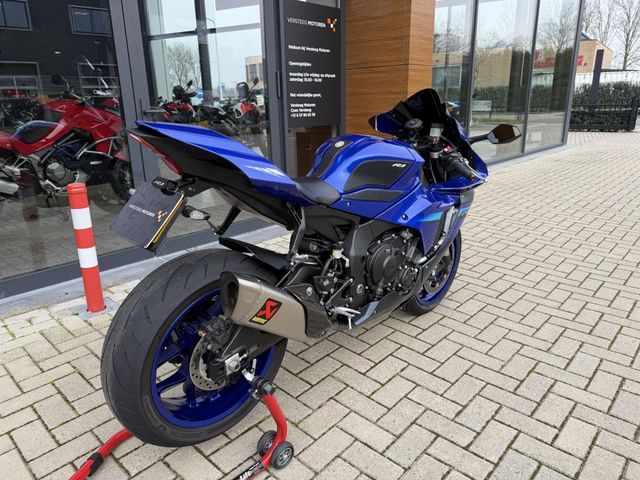 yamaha - r1