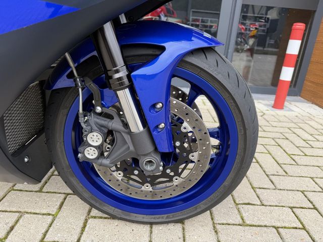 yamaha - r1