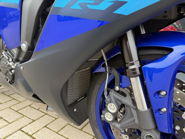 yamaha - r1