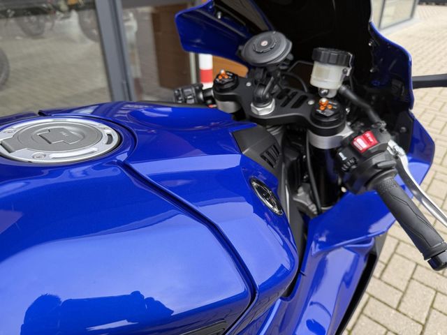 yamaha - r1