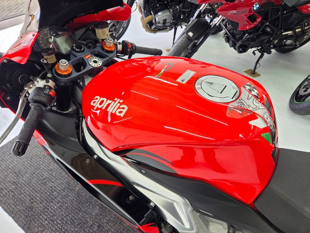 aprilia - rsv-1000-r