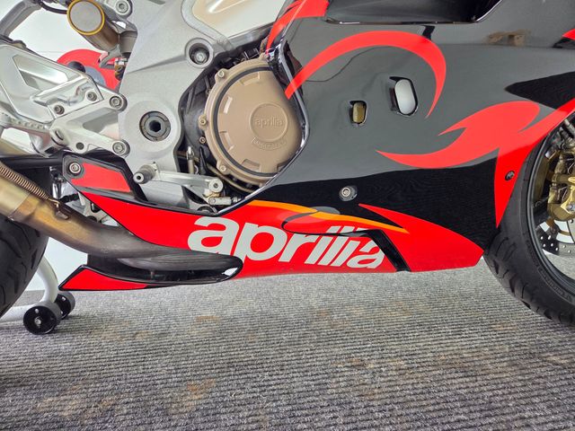 aprilia - rsv-1000-r