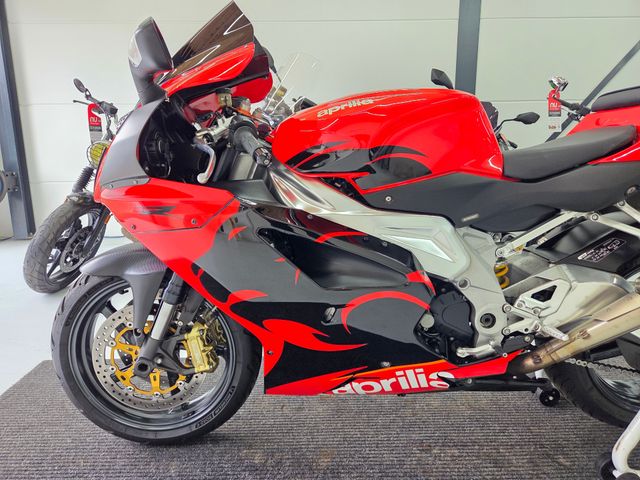 aprilia - rsv-1000-r