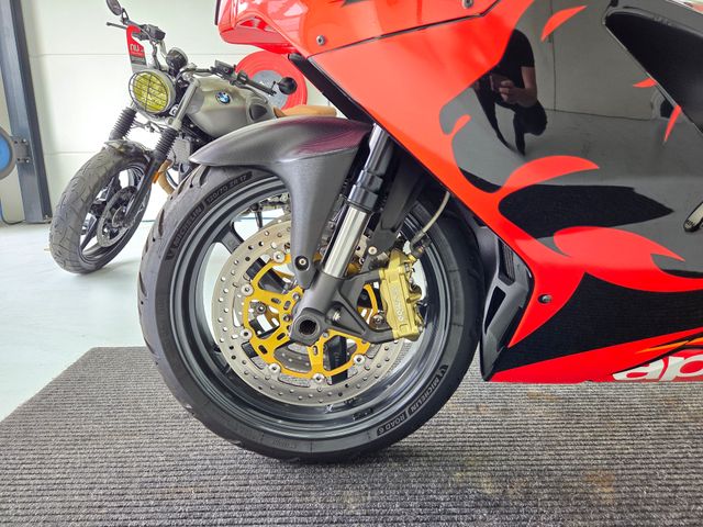 aprilia - rsv-1000-r