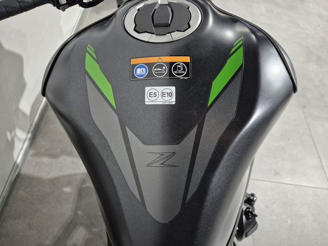 kawasaki - z900-se
