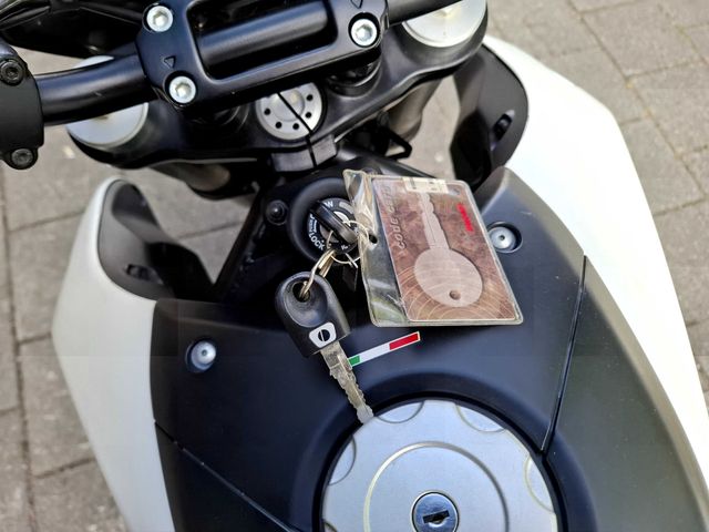 ducati - hypermotard-796