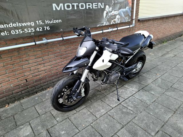 ducati - hypermotard-796
