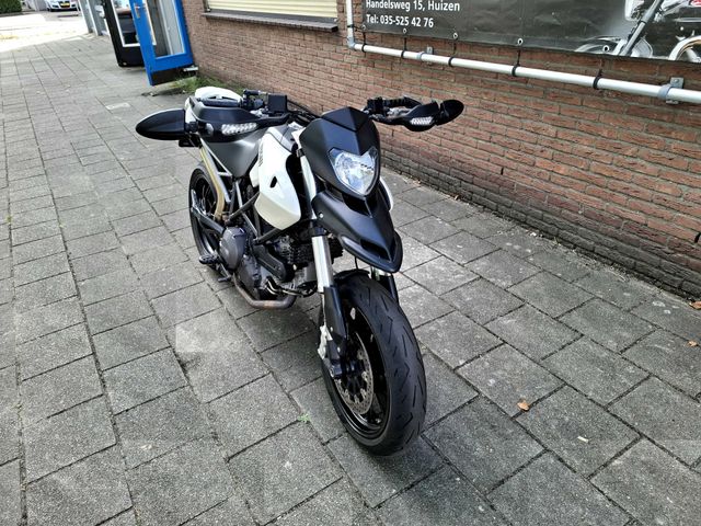 ducati - hypermotard-796