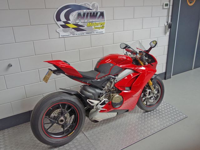 ducati - panigale-v4-s