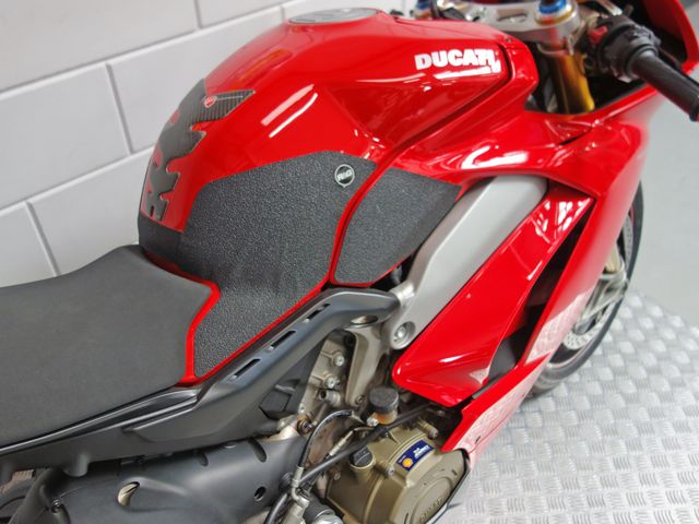 ducati - panigale-v4-s