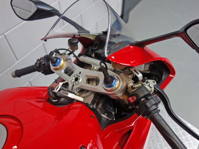 ducati - panigale-v4-s