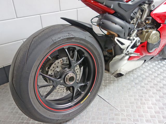 ducati - panigale-v4-s