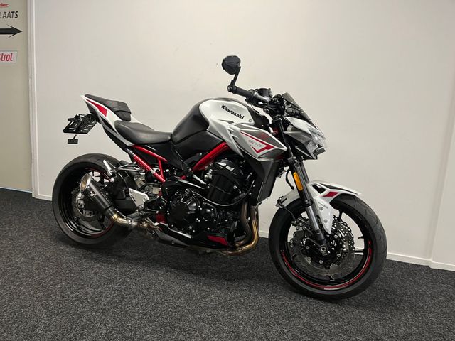 kawasaki - z900