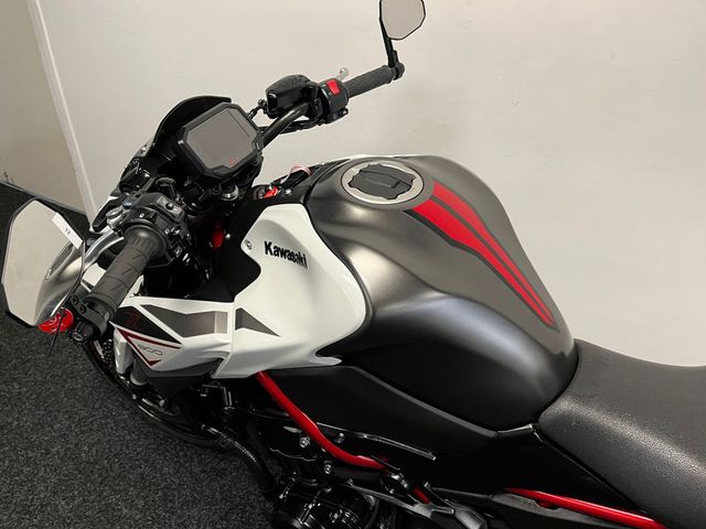 kawasaki - z900