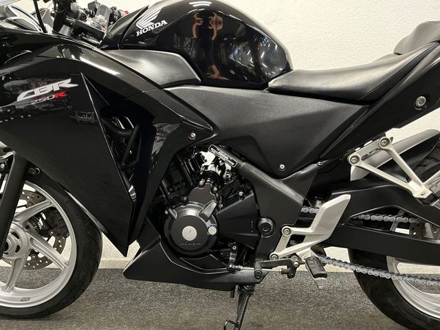 honda - cbr-250-r