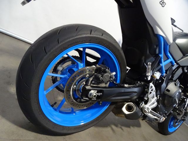 suzuki - gsx-8s