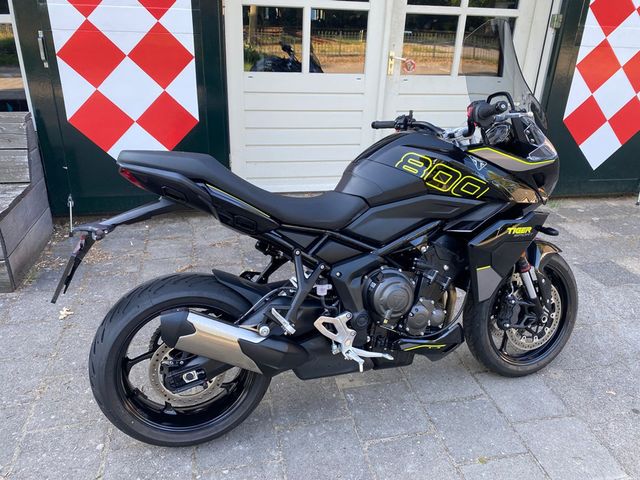 triumph - tiger-800-sport