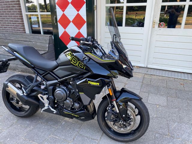 triumph - tiger-800-sport