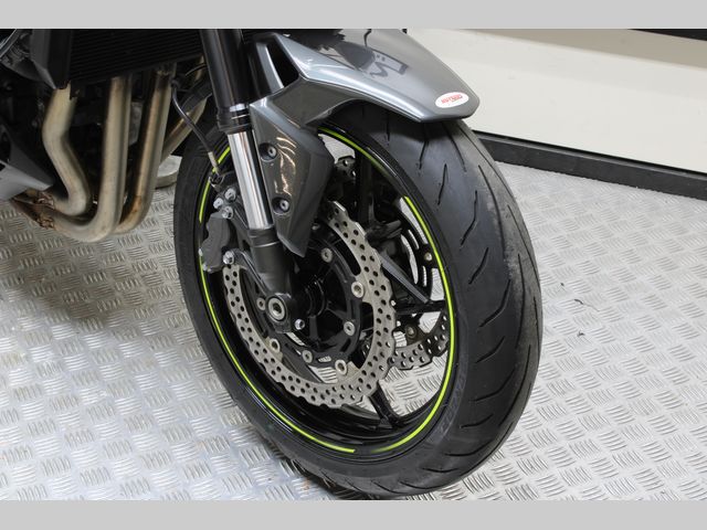 kawasaki - z900