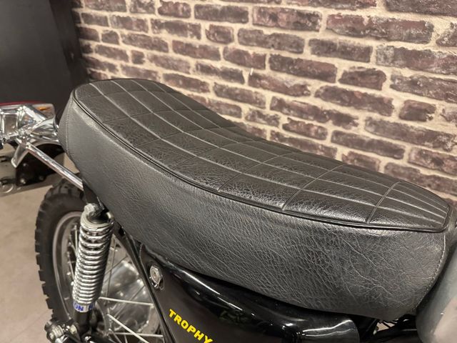 triumph - tr5-trophy