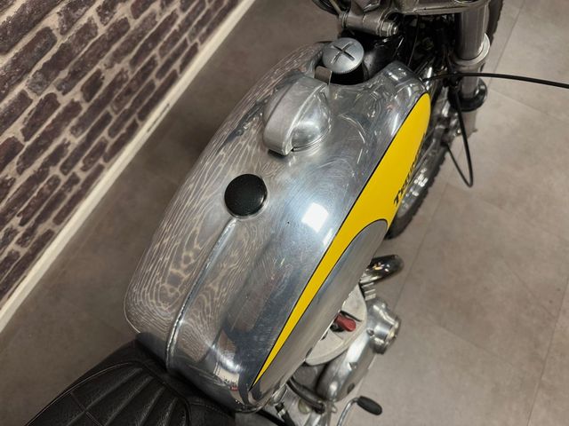 triumph - tr5-trophy