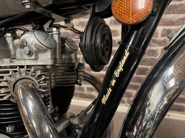 triumph - tr5-trophy