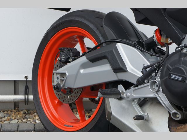 aprilia - tuono-660