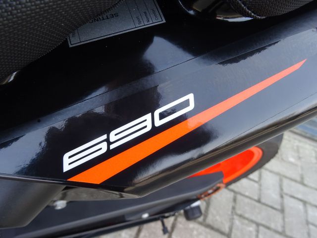 ktm - 690-duke-r