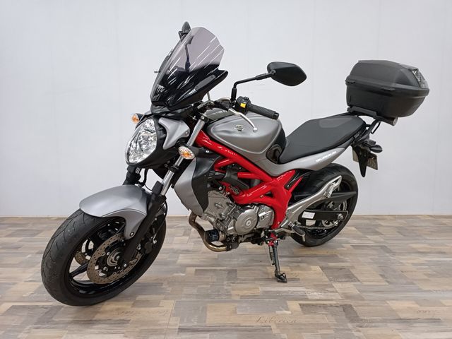 suzuki - sfv-650-gladius-abs