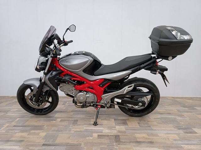 suzuki - sfv-650-gladius-abs