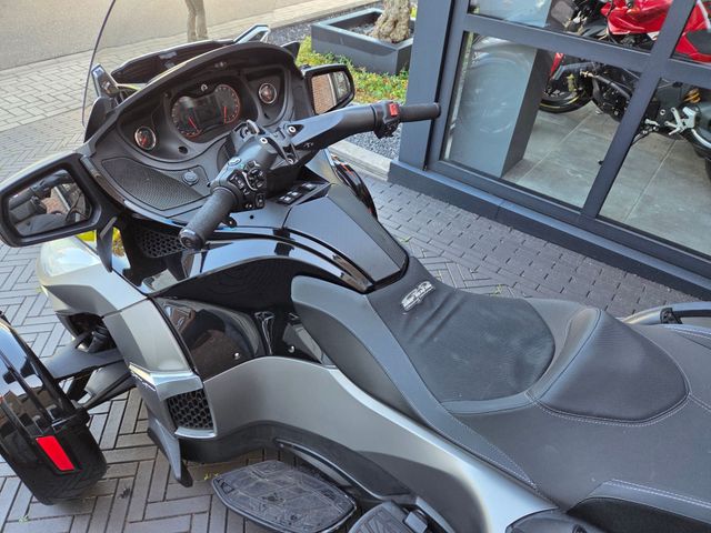 can-am - spyder-rt