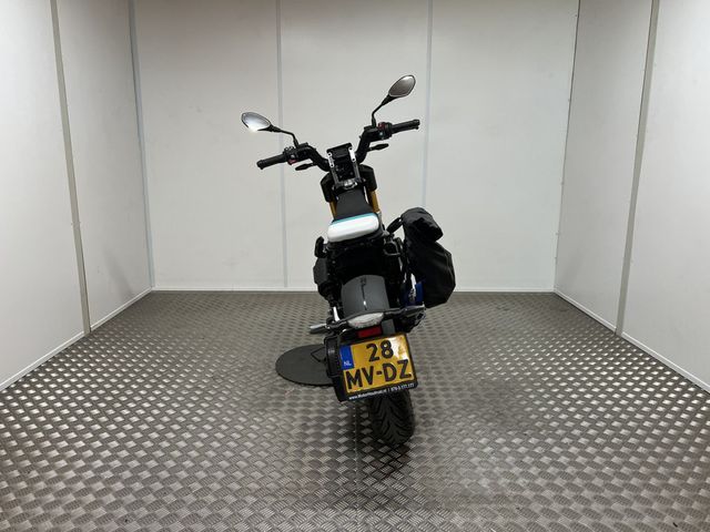 bmw - ce-02