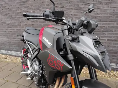 SUZUKI GSX-8S – foto 4
