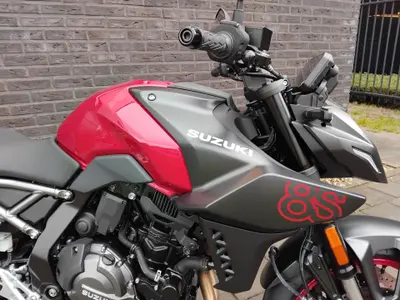 SUZUKI GSX-8S – foto 3